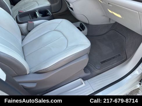 Used 2017 Chrysler Pacifica Touring-L image 67