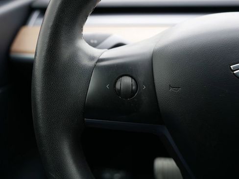 Used 2020 Tesla Model Y Long Range image 24