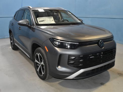 New 2026 Volkswagen Tiguan SE AWD/4WD image 1