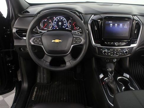 Used 2023 Chevrolet Traverse High Country image 14