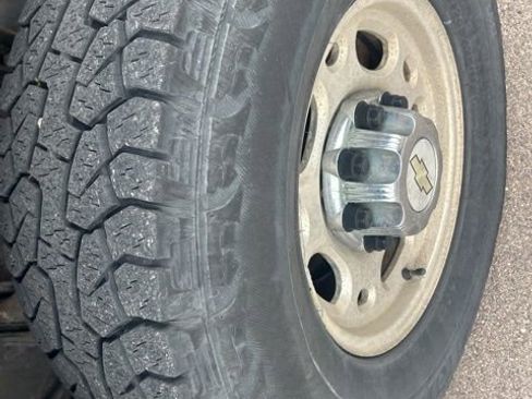 Used 2006 Chevrolet Silverado 2500 LT w/ Heavy-Duty Power Package image 8