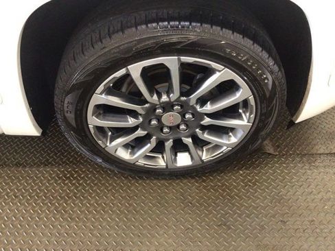 Used 2020 GMC Acadia Denali w/ Denali Ultimate Package AWD/4WD image 31
