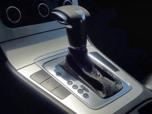 Used 2010 Volkswagen CC Sport image 25