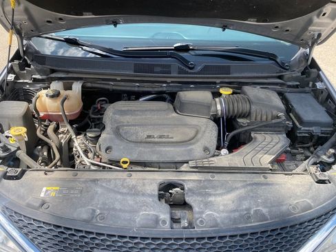 Used 2020 Chrysler Pacifica Limited FWD image 31