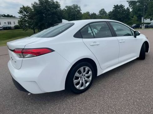 Used 2024 Toyota Corolla LE FWD image 2