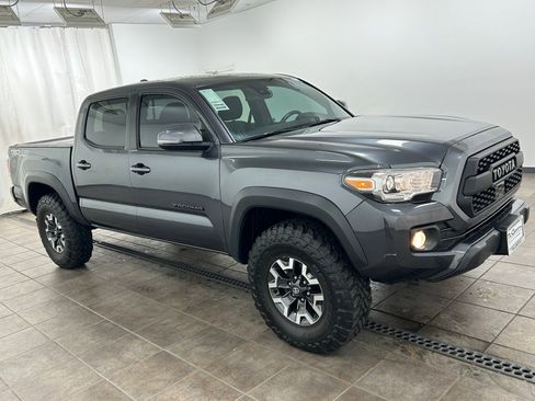 Used 2021 Toyota Tacoma TRD Off-Road w/ Technology Package AWD/4WD image 7