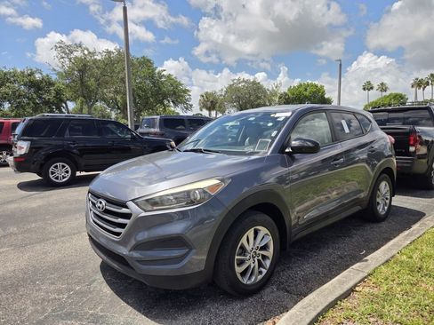 Used 2018 Hyundai Tucson SE w/ Cargo Package FWD image 3