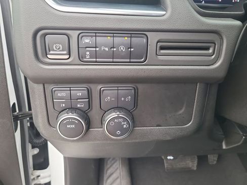 Used 2023 Chevrolet Suburban LT image 26