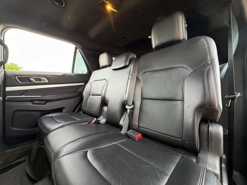 Used 2017 Ford Explorer XLT w/ Equipment Group 202A AWD/4WD image 35