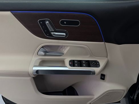 Used 2023 Mercedes-Benz GLB 250 image 11