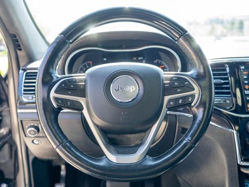 Used 2020 Jeep Grand Cherokee Overland AWD/4WD image 16