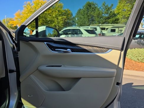 Used 2018 Cadillac XT5 FWD image 21