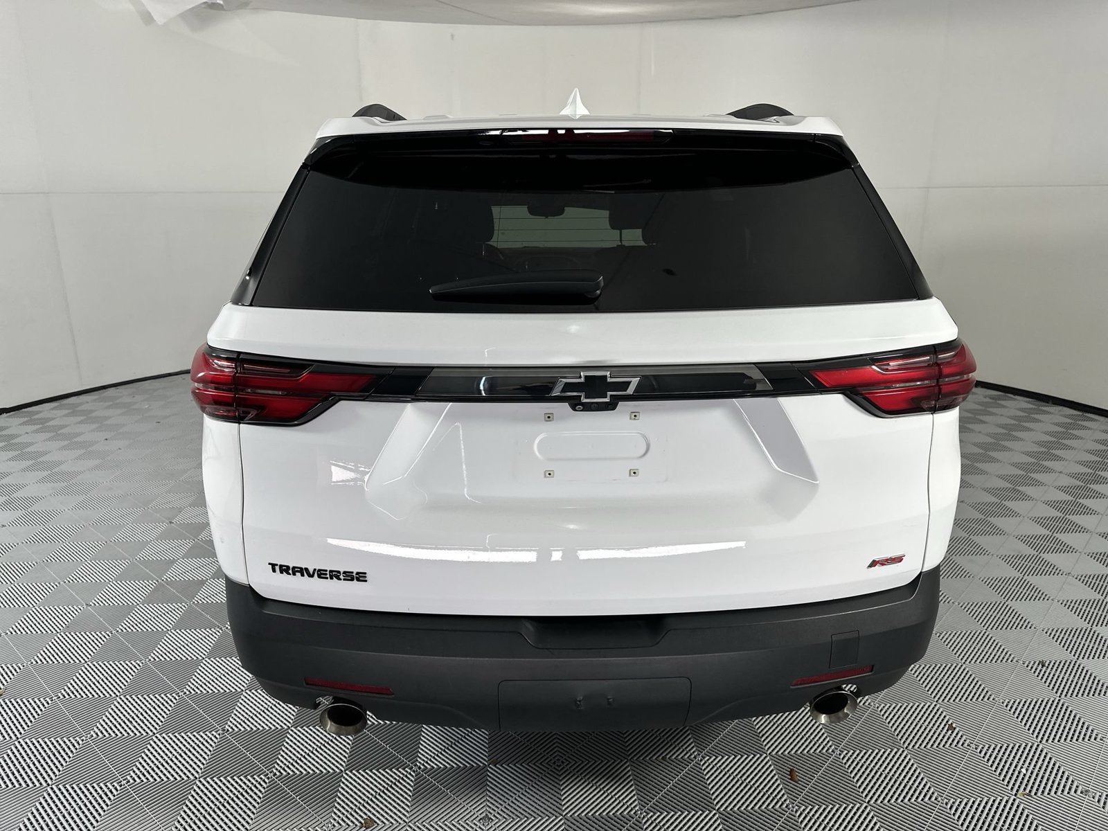 Used 2023 Chevrolet Traverse RS FWD image 7