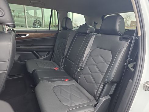 Used 2024 Volkswagen Atlas SE image 28