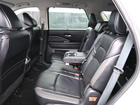 Used 2024 Nissan Pathfinder SL image 24