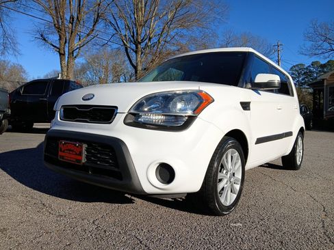 Used 2013 Kia Soul + image 2