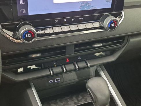 Certified 2025 Chevrolet Colorado Trail Boss AWD/4WD image 28