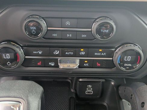 New 2026 Ford Bronco Big Bend w/ Black Diamond Package AWD/4WD image 13