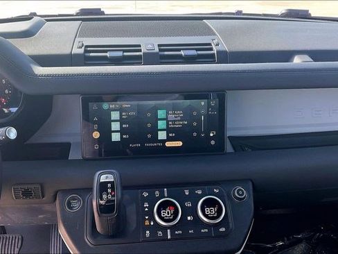 Used 2024 Land Rover Defender 110 X-Dynamic SE image 6