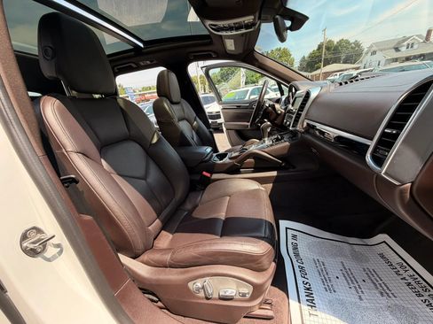 Used 2016 Porsche Cayenne S w/ Premium Package AWD/4WD image 11