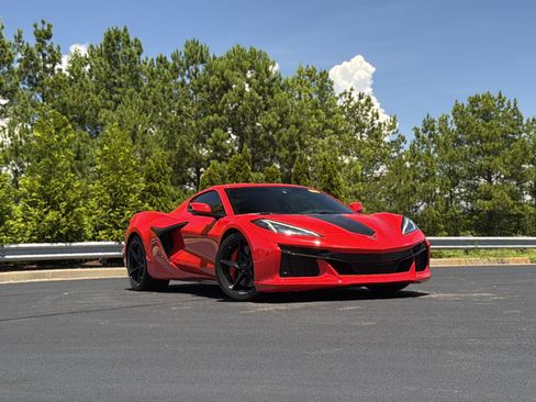 Used 2025 Chevrolet Corvette E-Ray w/ Stealth Interior Trim Package AWD/4WD image 2