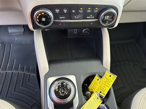Used 2020 Ford Escape SE image 26