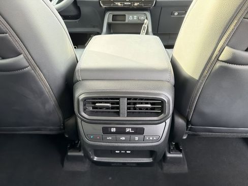 Used 2025 Honda Pilot EX-L image 24