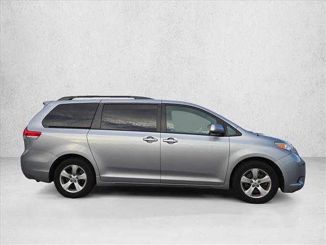 Used 2011 Toyota Sienna LE w/ Towing Pkg FWD image 4