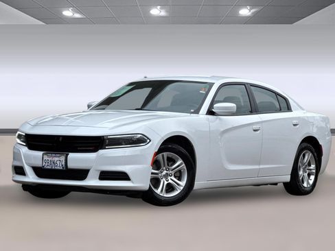Used 2022 Dodge Charger SXT RWD image 2