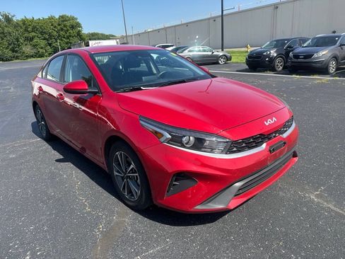 Used 2024 Kia Forte LXS FWD image 2