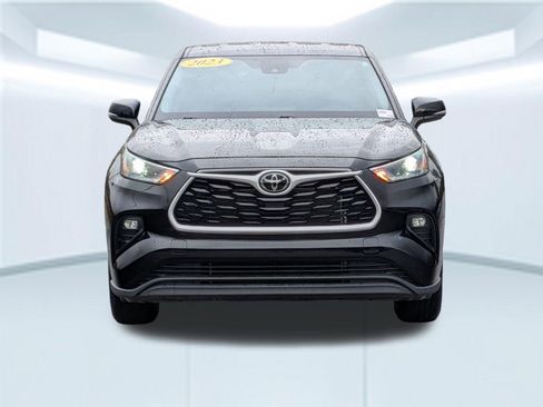 Used 2023 Toyota Highlander LE FWD image 8