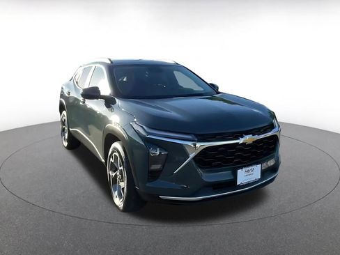 Used 2025 Chevrolet Trax LT image 3