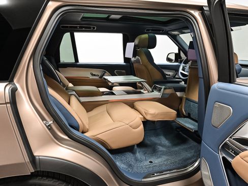 Used 2023 Land Rover Range Rover LWB SV Autobiography image 48