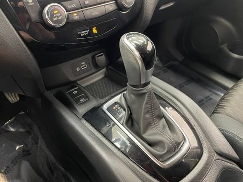 Used 2020 Nissan Rogue SV w/ Premium Package AWD/4WD image 8