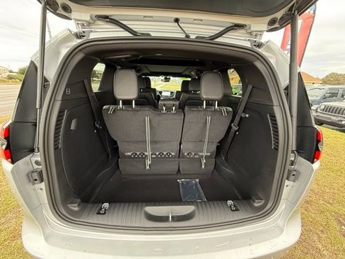 New 2026 Chrysler Pacifica Select AWD/4WD image 15