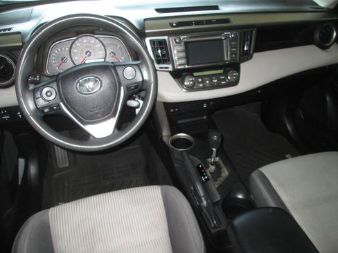 Used 2014 Toyota RAV4 XLE AWD/4WD image 9