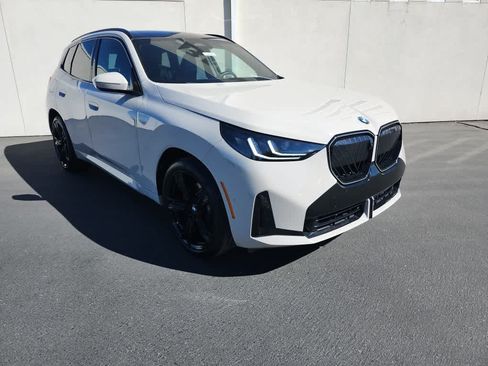 Used 2025 BMW X3 xDrive30i w/ Premium Package AWD/4WD image 2