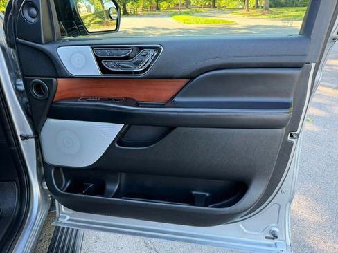 Used 2020 Lincoln Navigator Reserve w/ Luxury Package AWD/4WD image 35