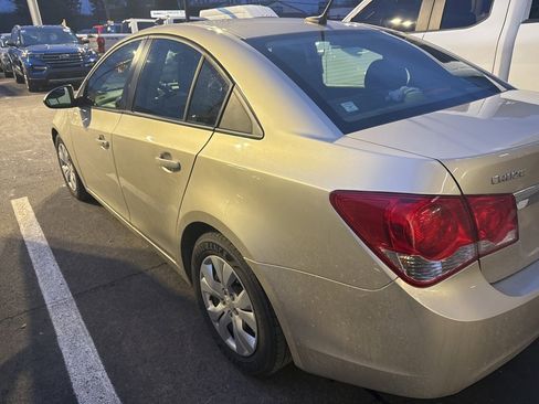Used 2013 Chevrolet Cruze LS image 6