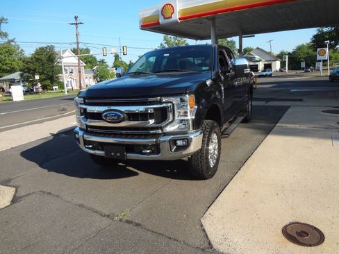 Used 2021 Ford F250 XLT w/ XLT Premium Package AWD/4WD image 2