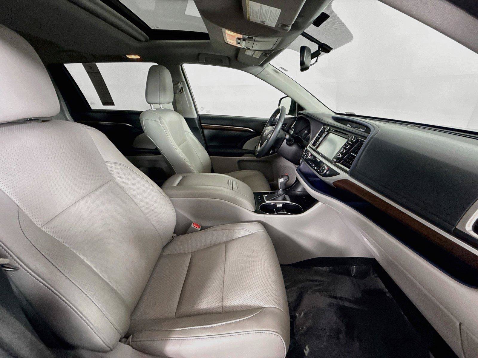 Used 2015 Toyota Highlander Limited FWD image 45