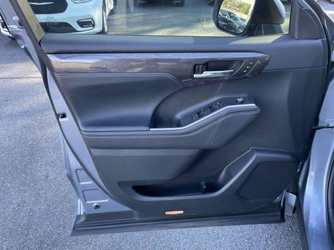 Used 2022 Toyota Highlander Platinum image 22