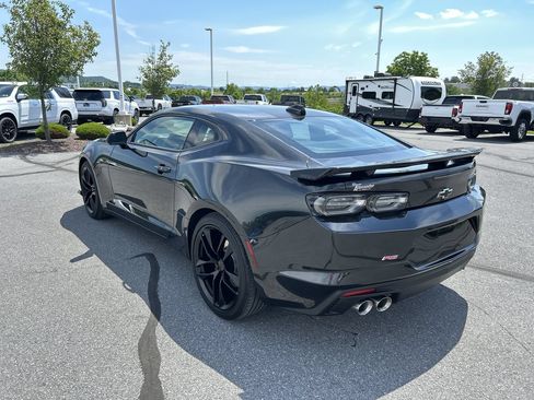 Used 2024 Chevrolet Camaro LT RWD image 5