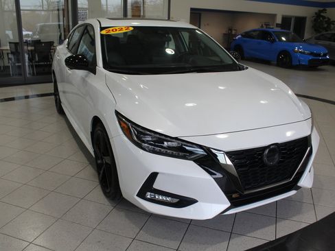 Used 2022 Nissan Sentra SR w/ SR Premium Package image 3