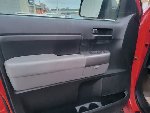 Used 2011 Toyota Tundra 4x4 CrewMax image 11