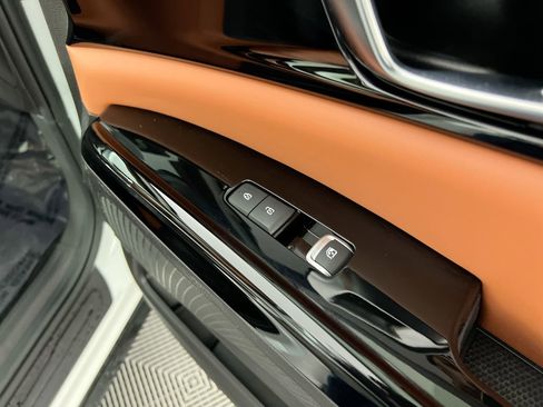 Certified 2024 Kia Carnival SX Prestige image 32