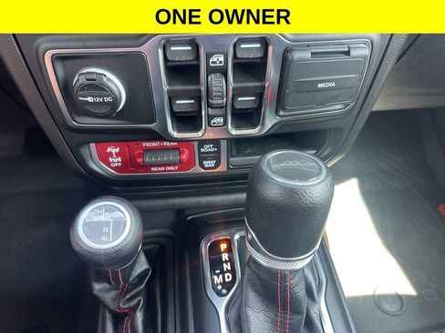 Used 2023 Jeep Gladiator Rubicon w/ Cold Weather Group AWD/4WD image 15