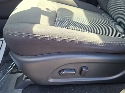 Used 2020 Nissan Pathfinder SV FWD image 18