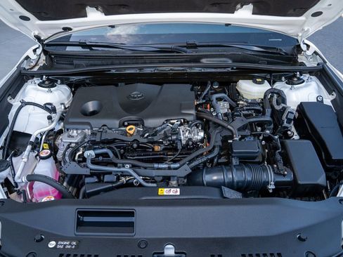 Used 2025 Toyota Camry SE image 18