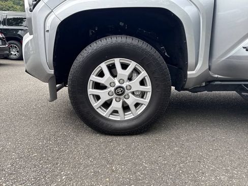 Used 2025 Toyota Tacoma SR5 AWD/4WD image 26